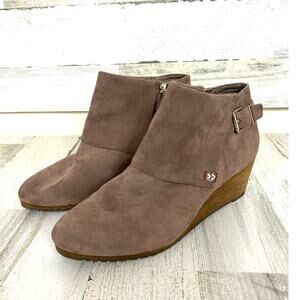 Dr Scholl's Womens 10 Tan Faux Suede Wedge Heel Ankle Boot Buckle Zip Flap